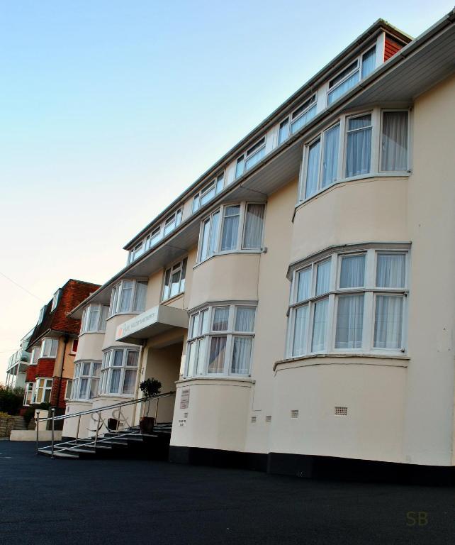 The Riviera & - Alum Chine 3*