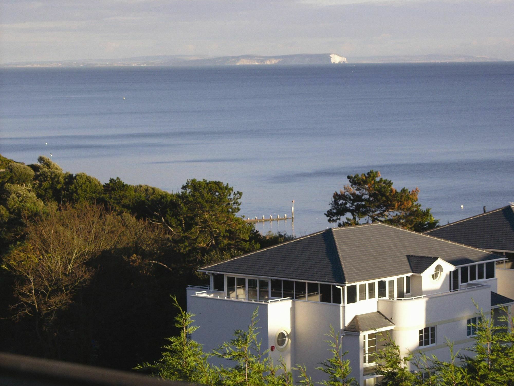 The Riviera & - Alum Chine Hotel 3*